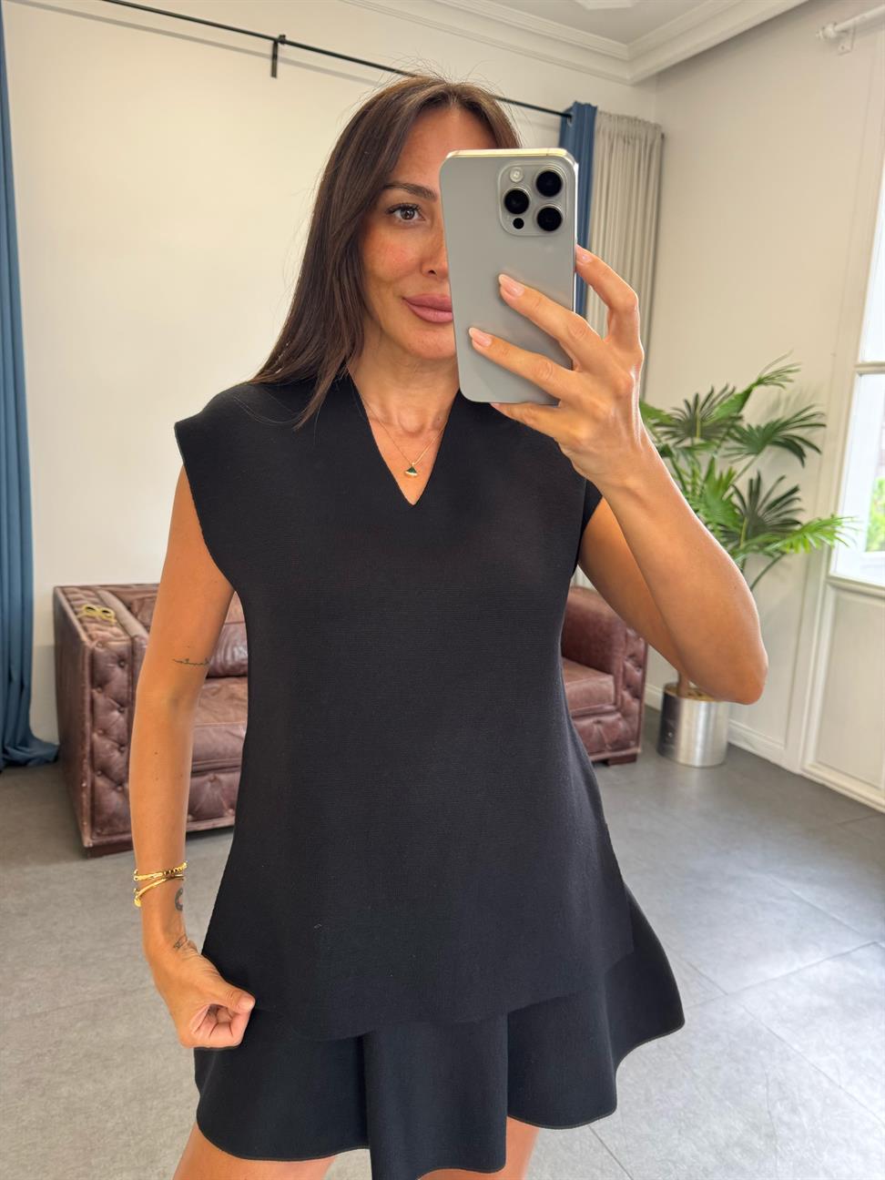 Siyah V Yaka Yumuşak Dokulu Triko Bluz