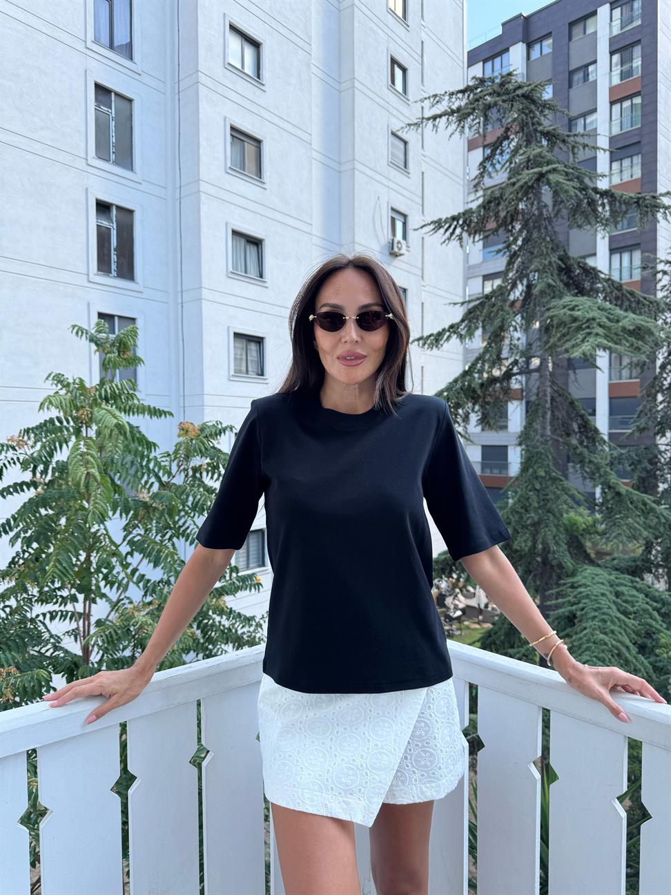 Siyah Vatkalı Basic Tişört