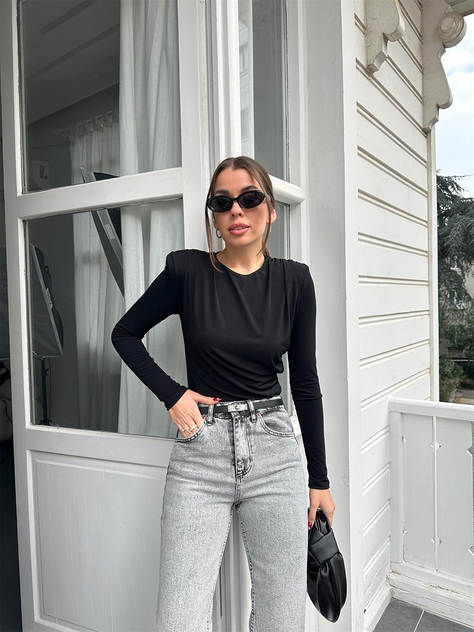 Siyah Yandan Drapeli Bodysuit