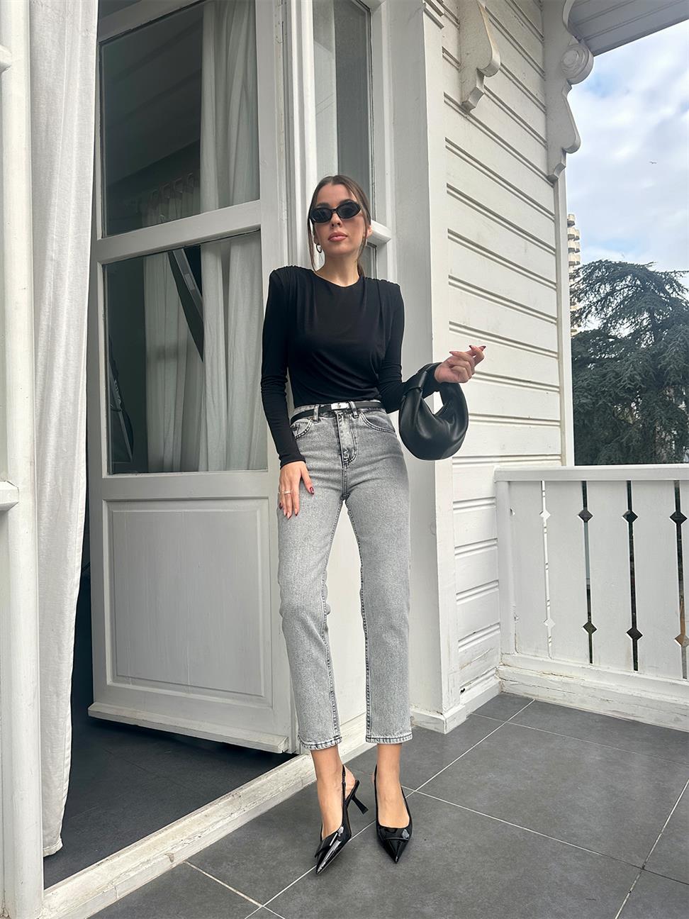 Siyah Yandan Drapeli Bodysuit