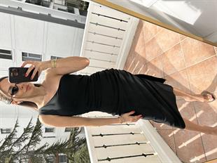 Siyah Yandan Drapeli Tek Kol Midi Elbise
