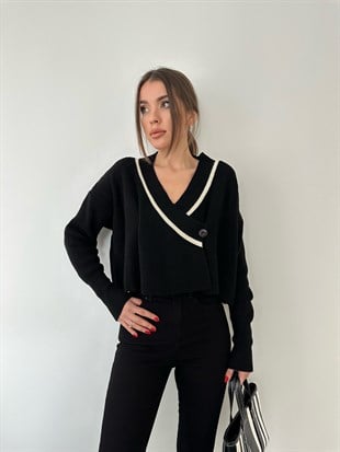 Siyah Yandan Düğmeli Kısa Hırka