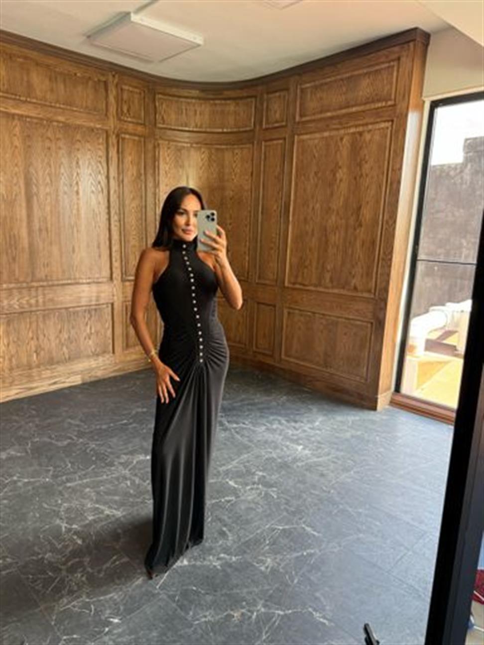 Siyah Drape Detay Düğmeli Uzun Elbise