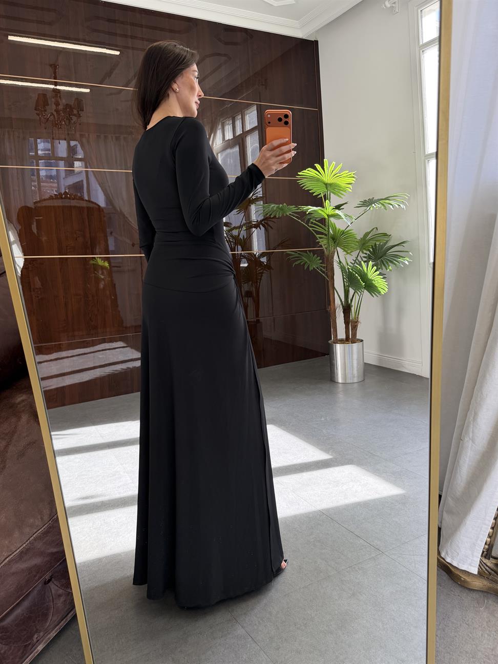 Siyah Yırtmaç Detaylı Maksi Elbise