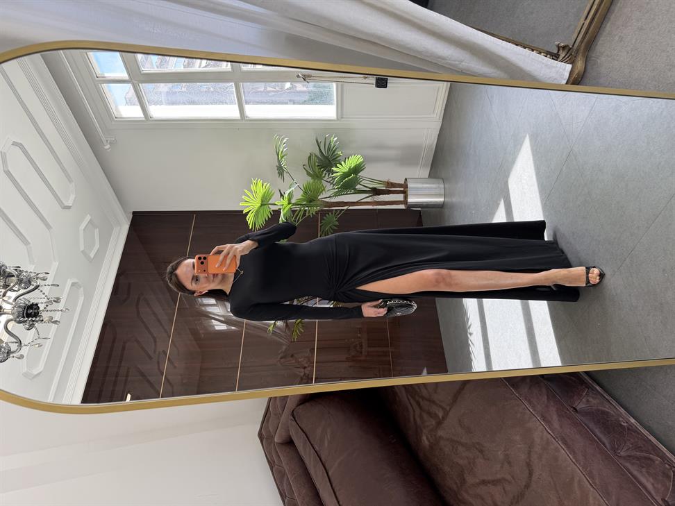 Siyah Yırtmaç Detaylı Maksi Elbise