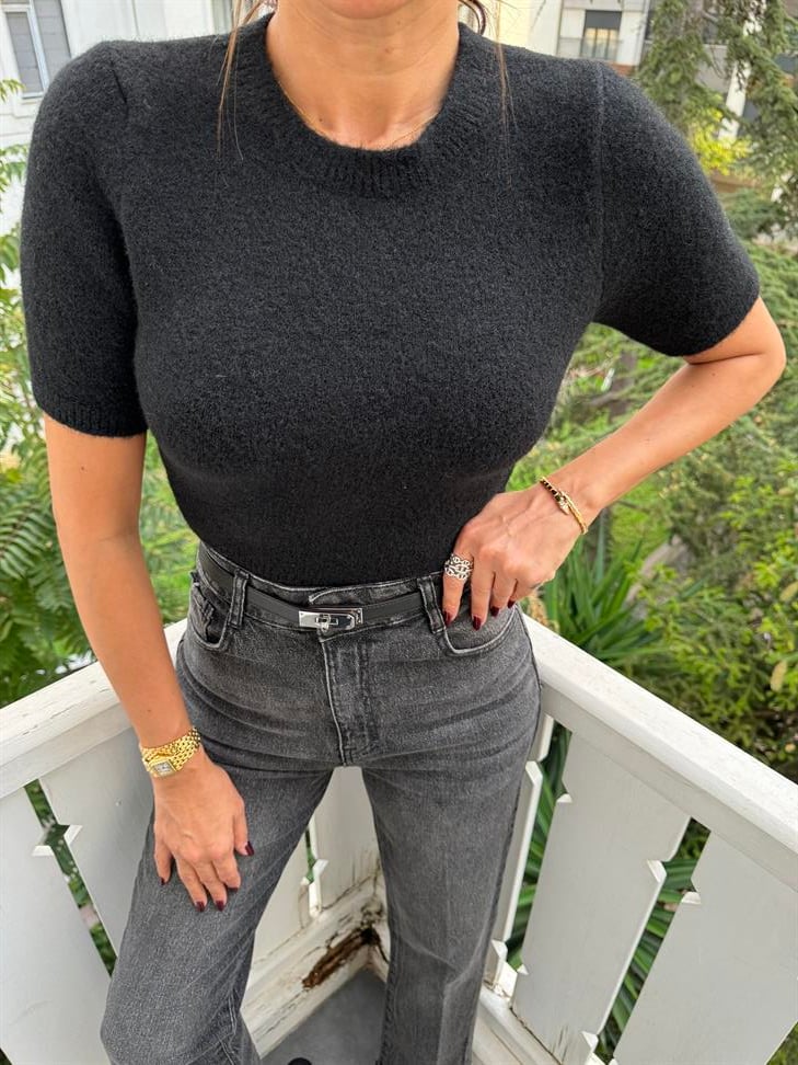 Siyah Yumuşak Doku Kısa Kol Triko Kazak