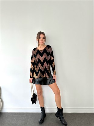 Siyah Zigzag Şeritli Kazak