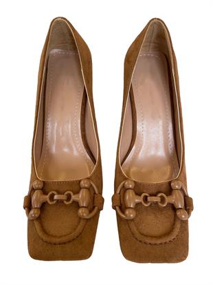 Taba Aksesuar Detaylı Topuklu Ayakkabı