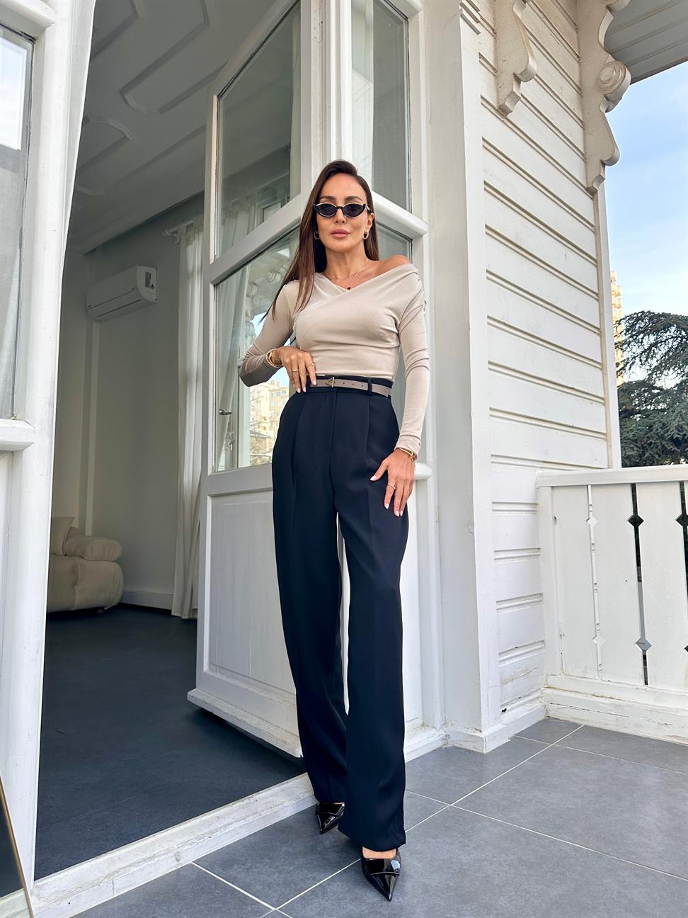 Taş Rengi Asimetrik Omuz Detaylı Kruvaze Bluz