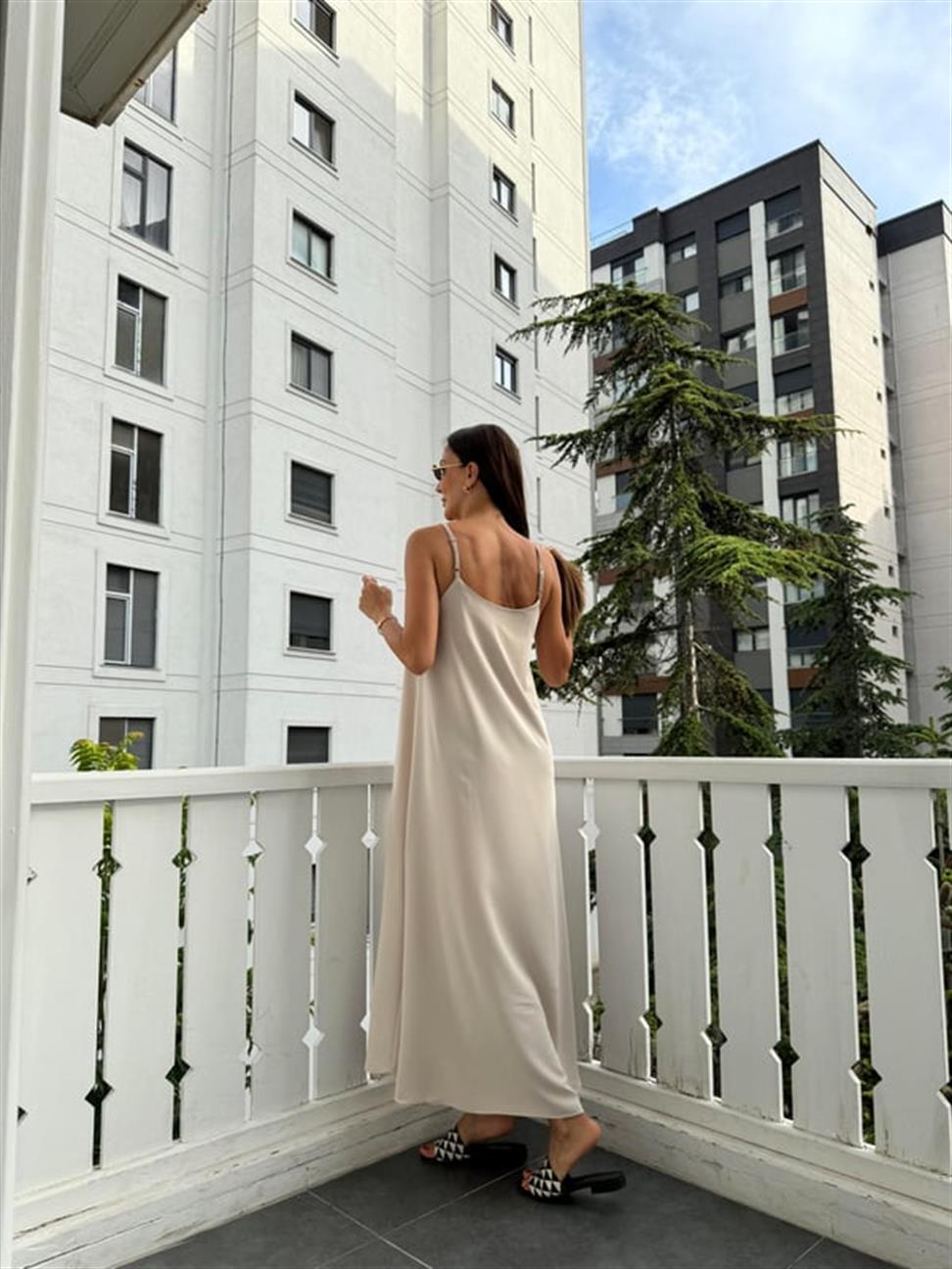 Taş Rengi Etek Ucu Volanlı Uzun Elbise