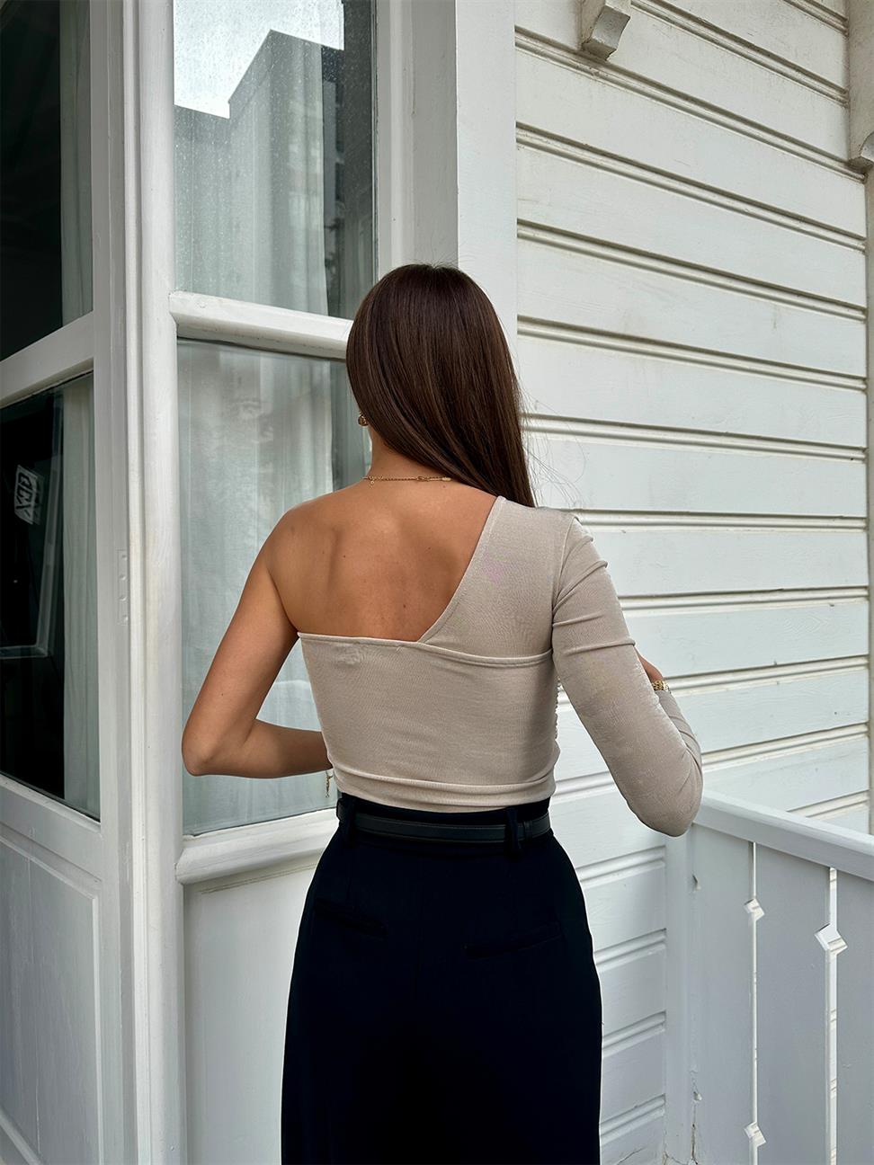 Taş Rengi Tek Kol Drapeli Bluz