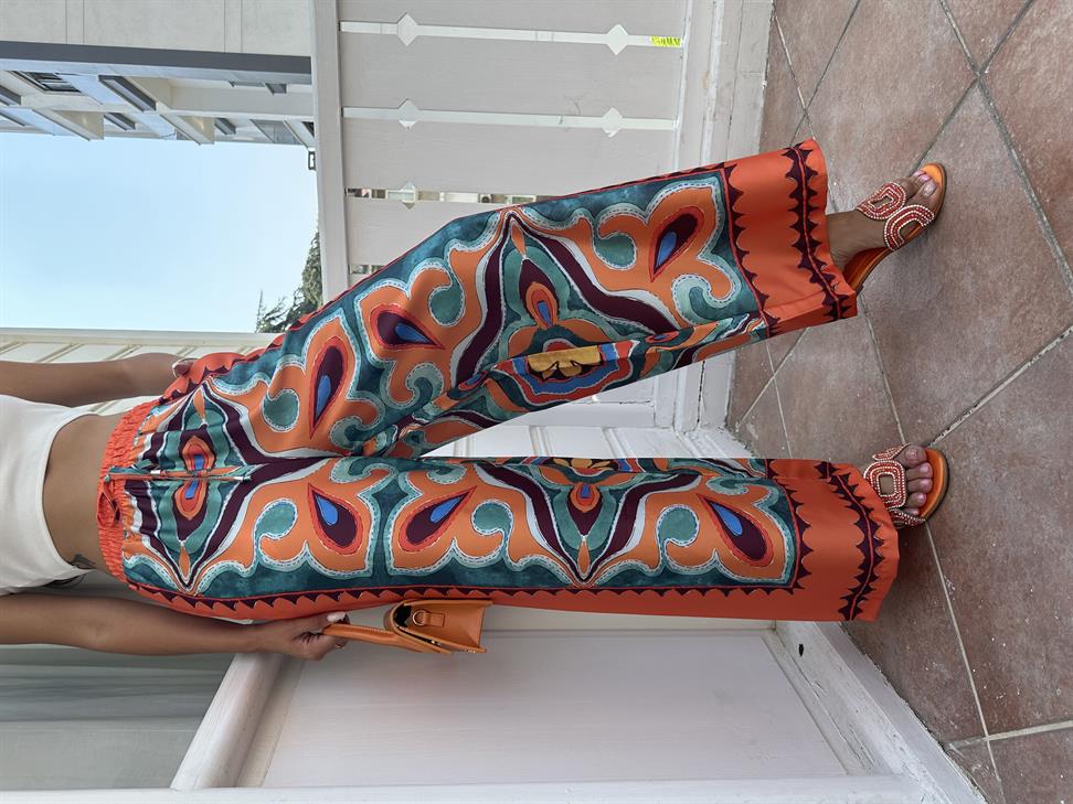 Turuncu Desenli Saten Kumaş Pantolon