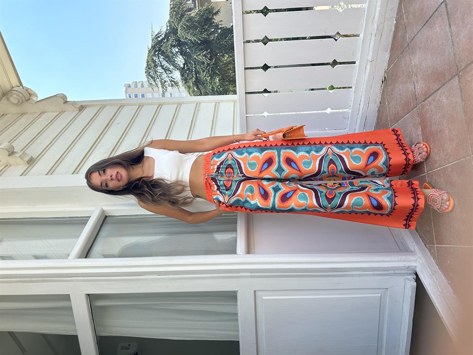 Turuncu Desenli Saten Kumaş Pantolon