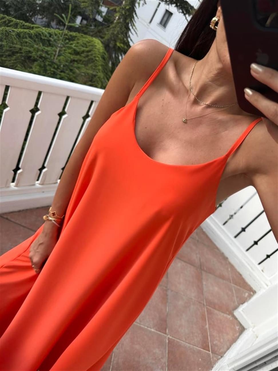 Turuncu Etek Ucu Volanlı Uzun Elbise