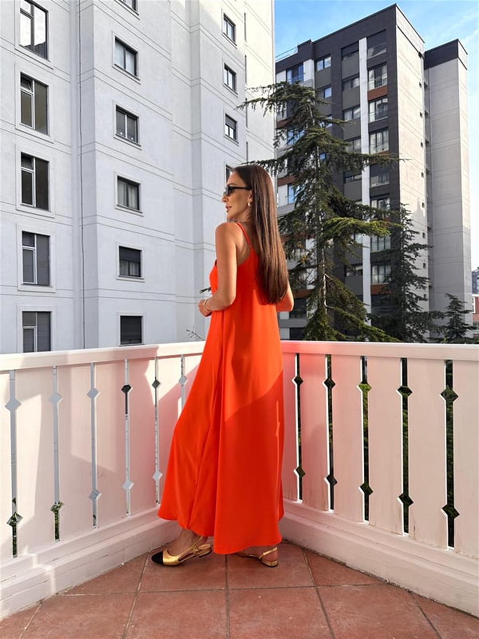 Turuncu Etek Ucu Volanlı Uzun Elbise