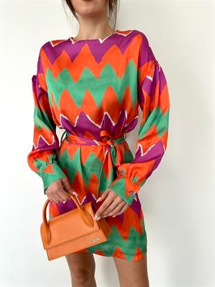 Turuncu Kemerli Zigzag Saten Elbise