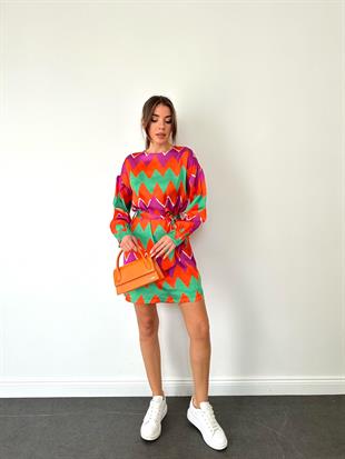Turuncu Kemerli Zigzag Saten Elbise