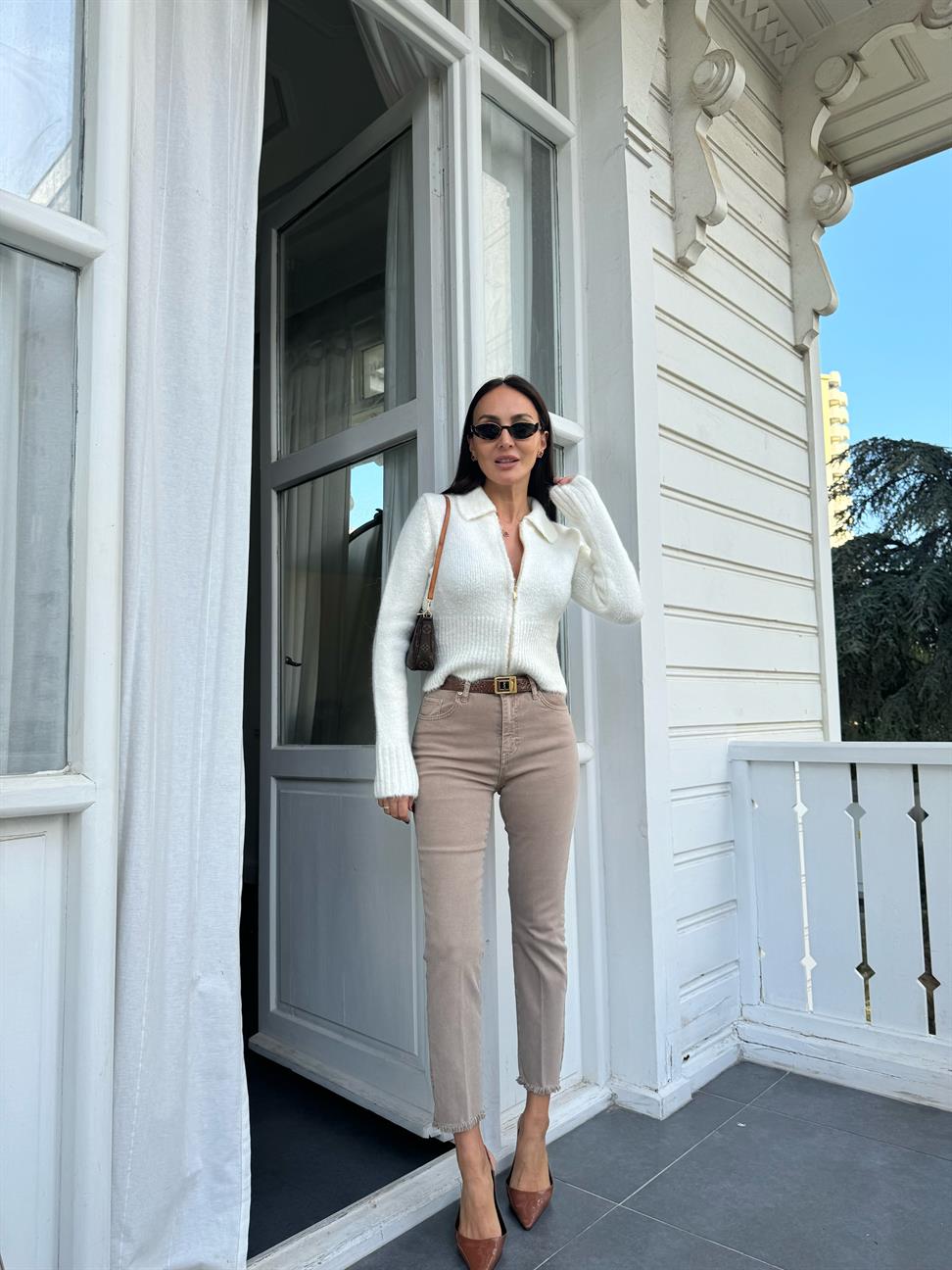 Vizon Paçası Püsküllü ve Yırtmaçlı Jean Pantolon