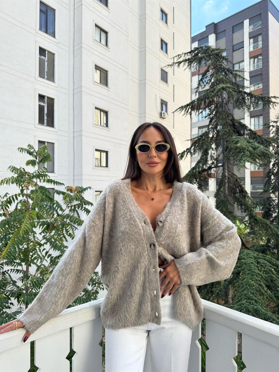 Vizon V Yaka Şardonlu Düğmeli Triko Hırka