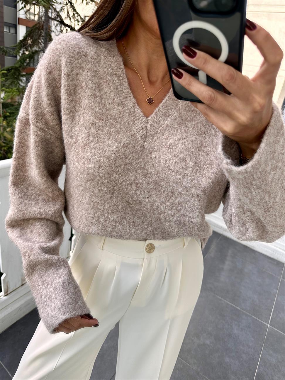 Vizon V Yaka Yumuşak Dokulu Triko Kazak