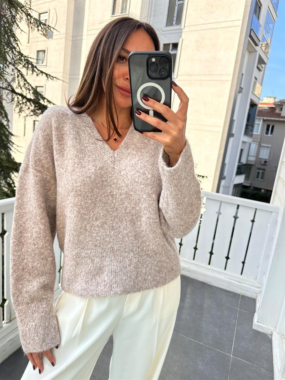 Vizon V Yaka Yumuşak Dokulu Triko Kazak