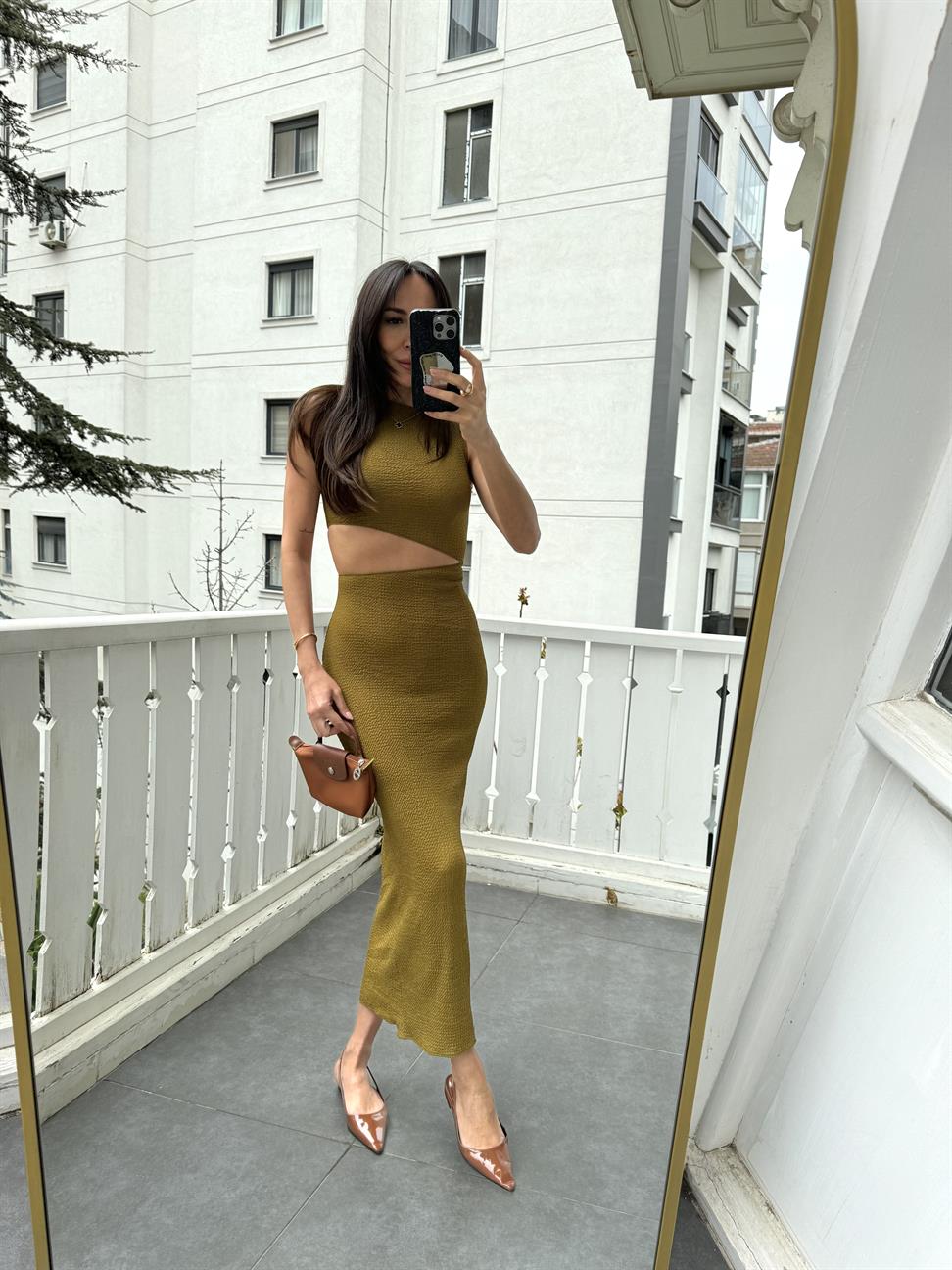 Yağ Yeşili Bel Dekolte Detaylı Gofre Elbise