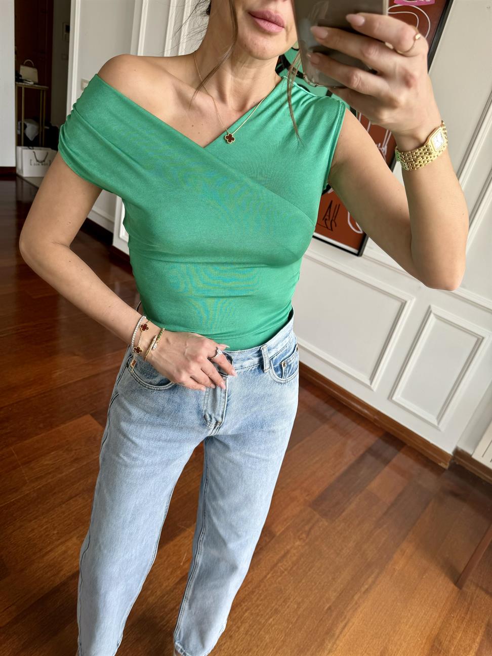 Yeşil Asimetrik Kolsuz Bluz