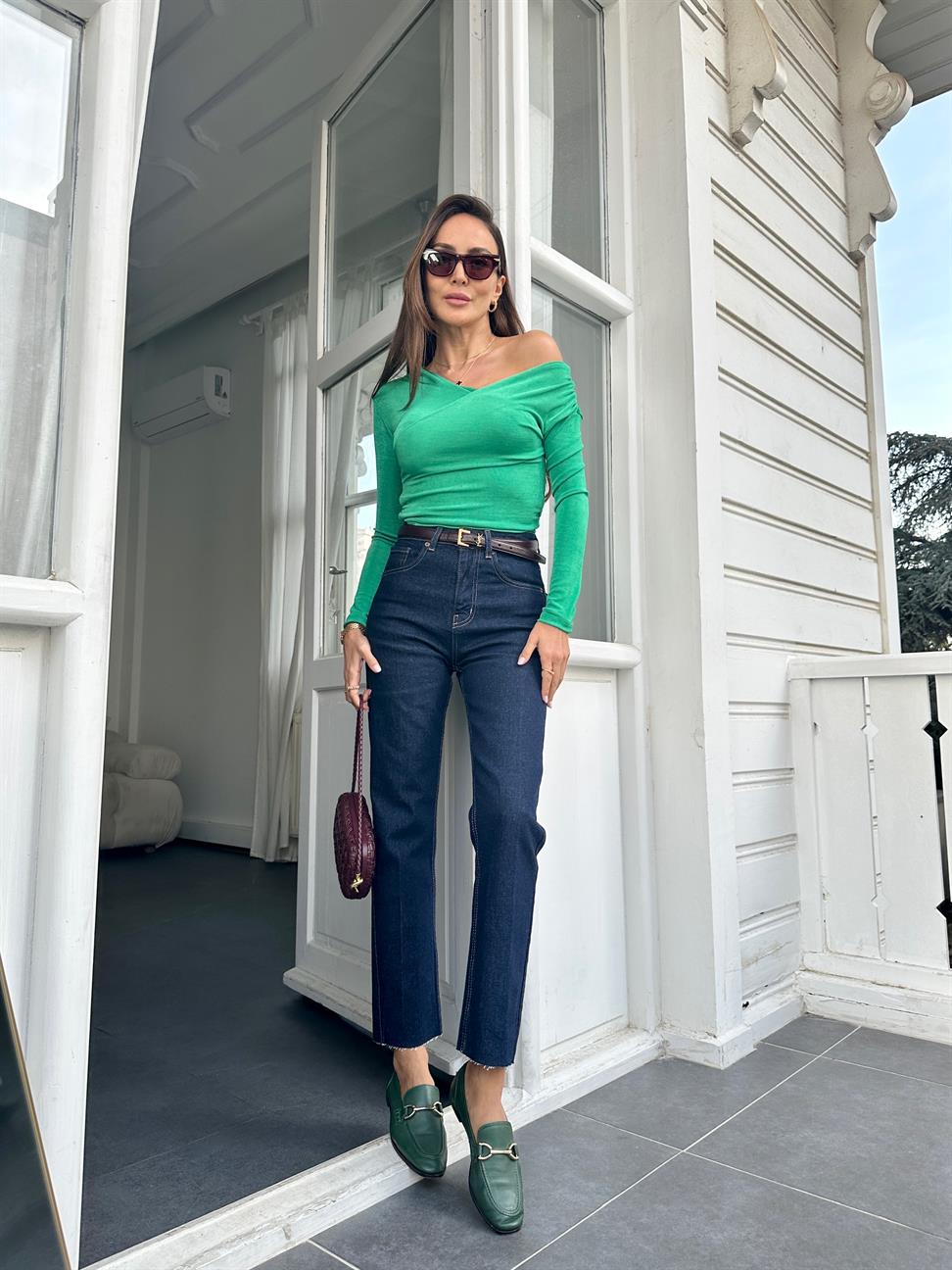 Yeşil Asimetrik Omuz Detaylı Kruvaze Bluz