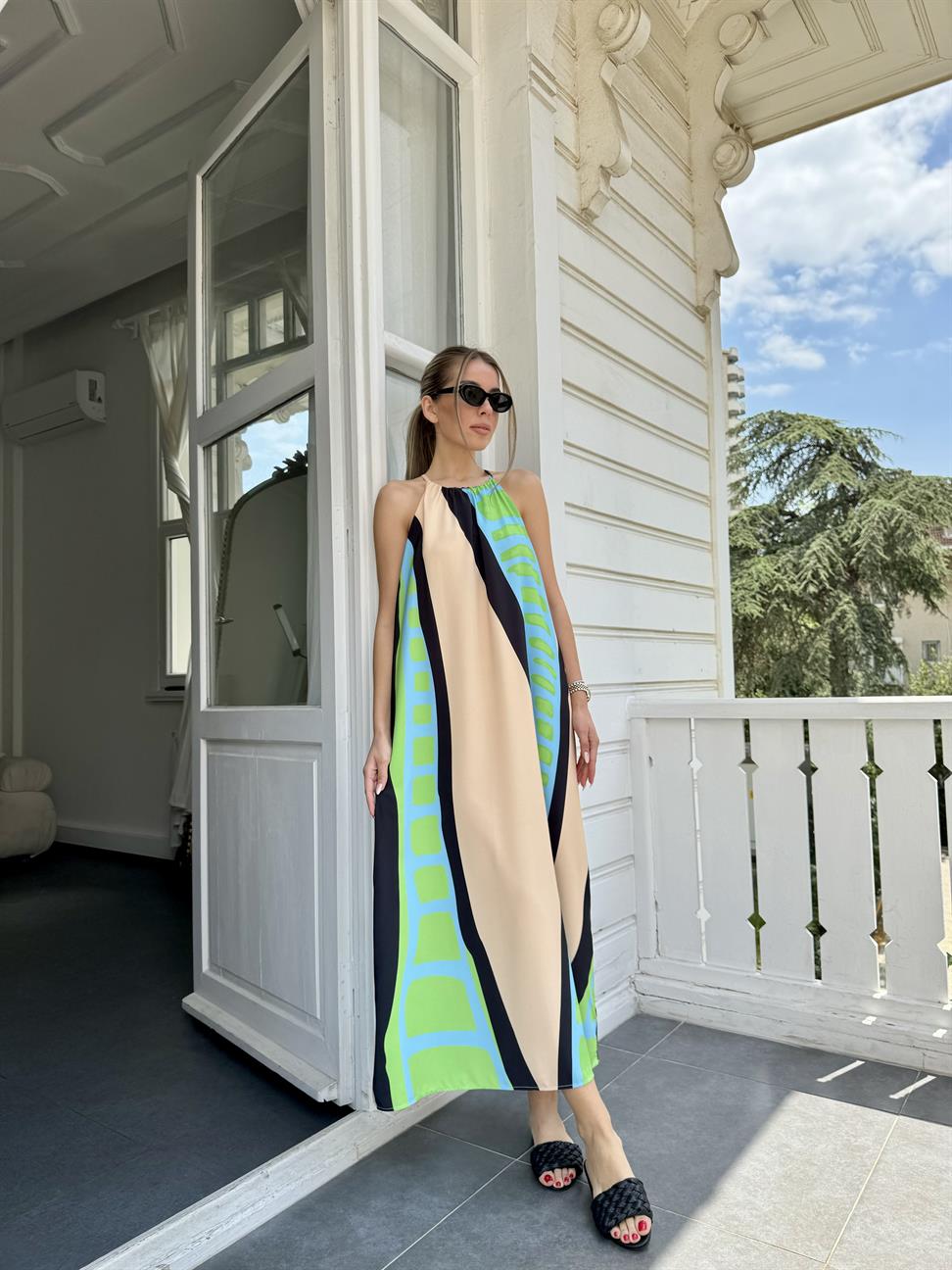 Yeşil Boyundan Bağlamalı Desenli Elbise