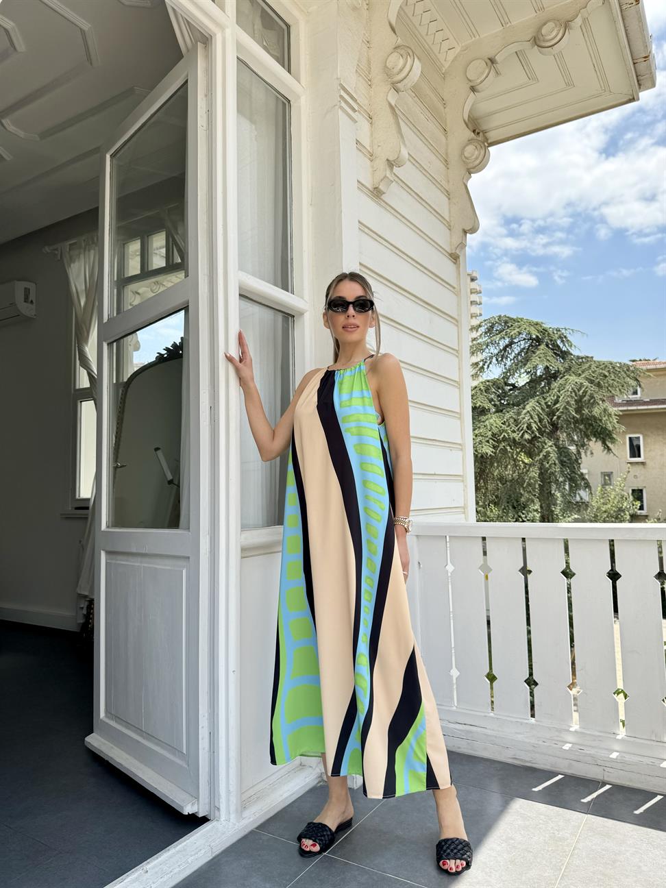 Yeşil Boyundan Bağlamalı Desenli Elbise