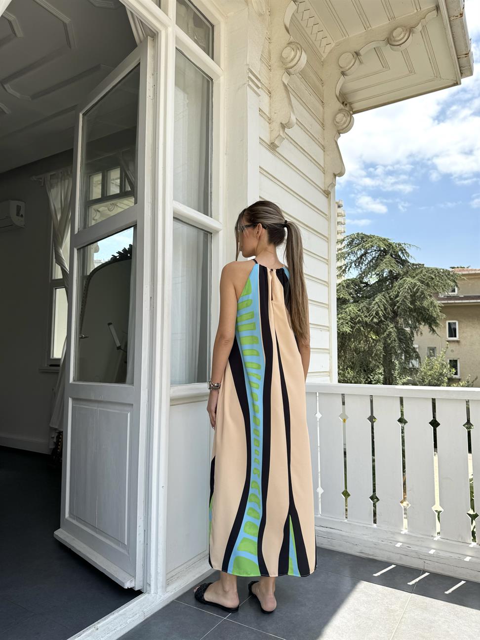 Yeşil Boyundan Bağlamalı Desenli Elbise