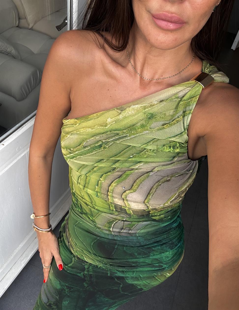 Yeşil Drapeli Tek Omuz Desenli Elbise