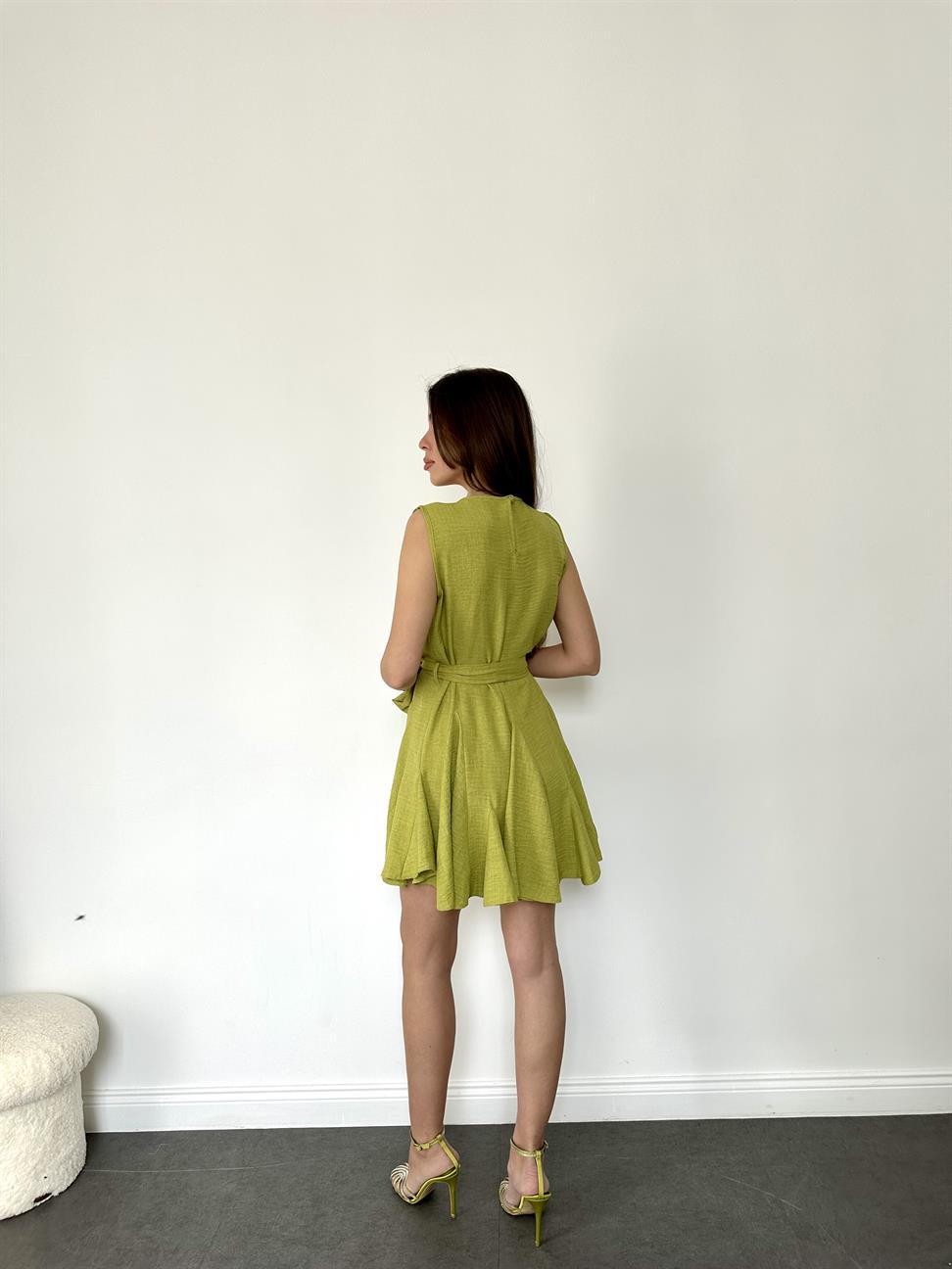 Yeşil Kolsuz Kuşaklı Elbise
