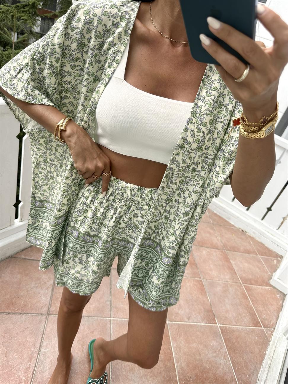 Yeşil Kuşaklı Kadın Takım