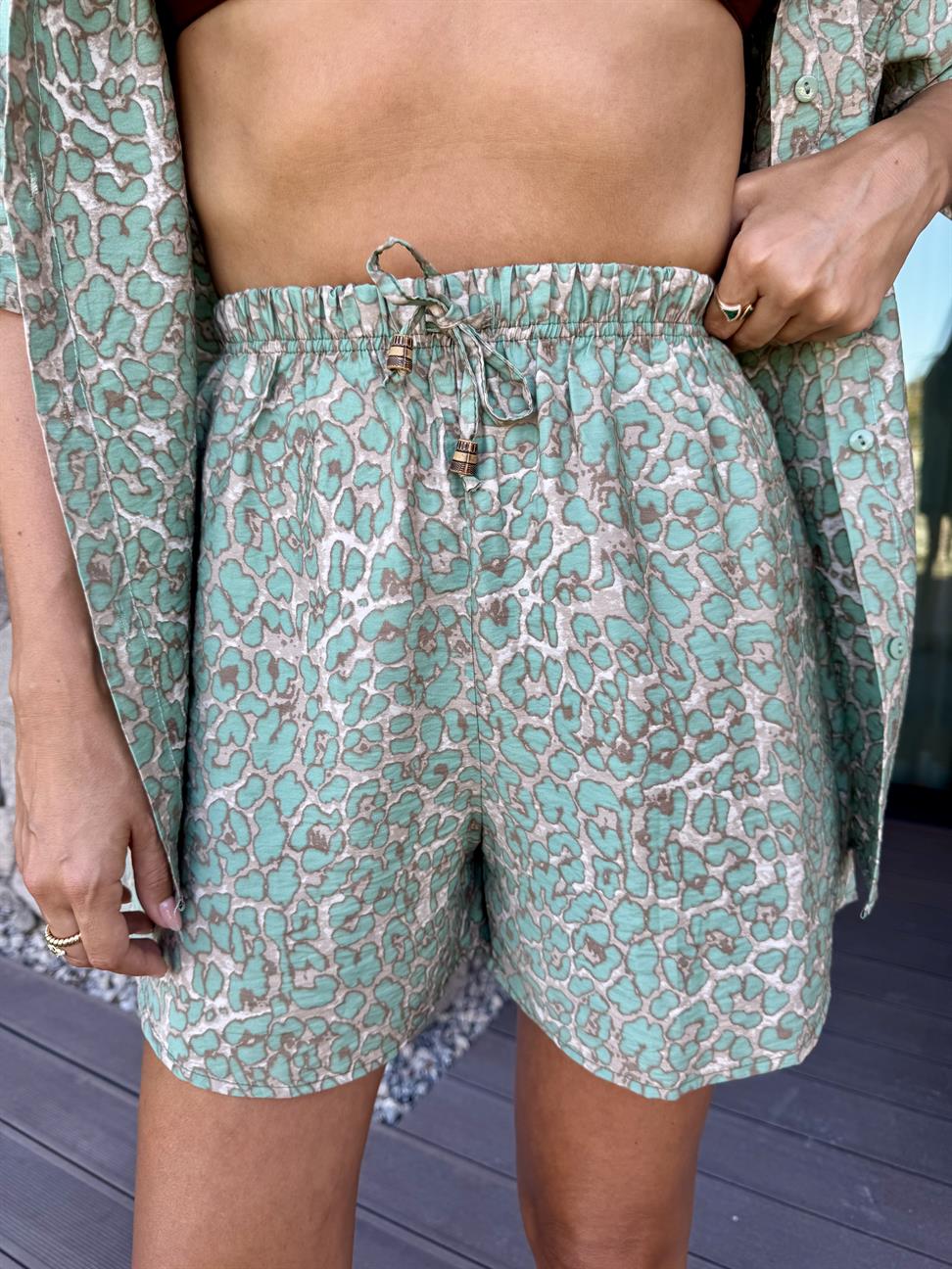 Yeşil Leopar Desen Şortlu Takım