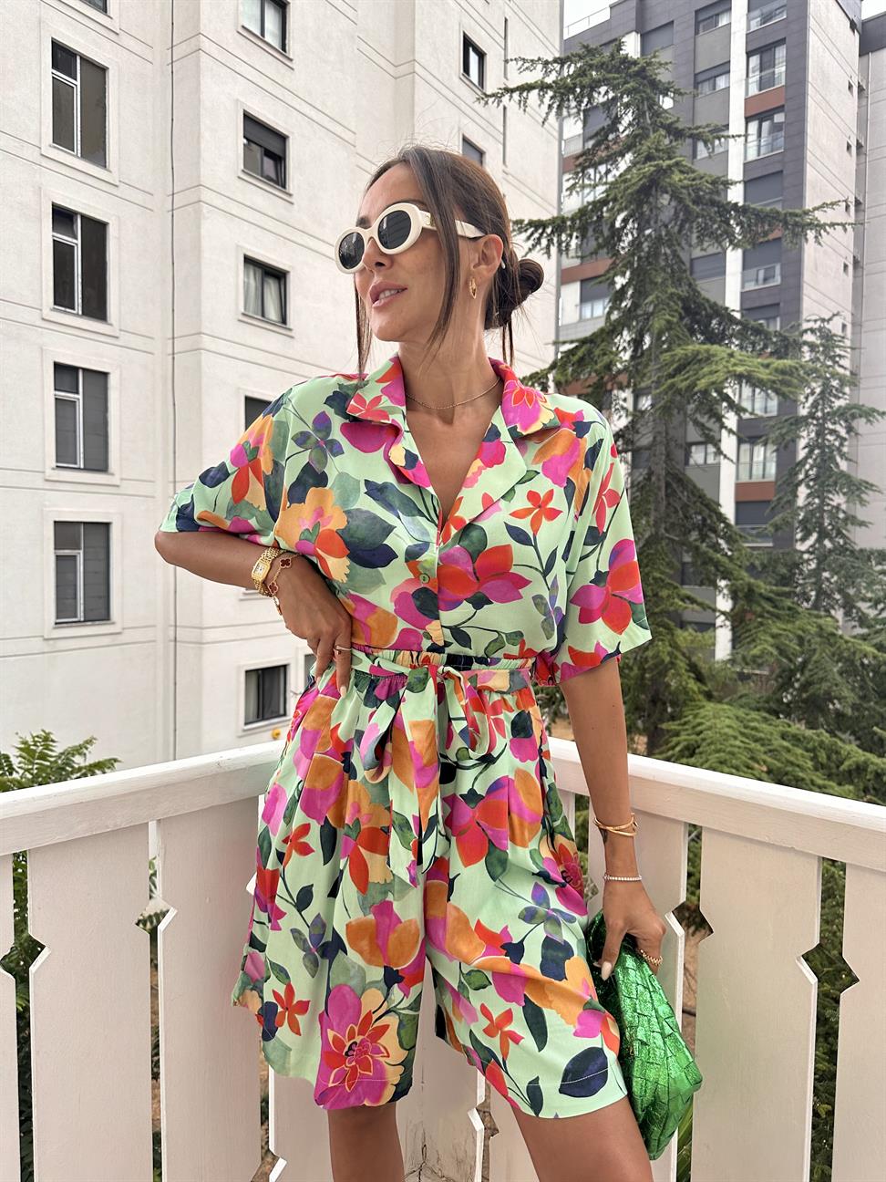 Yeşil Renkli Çiçekli Takım