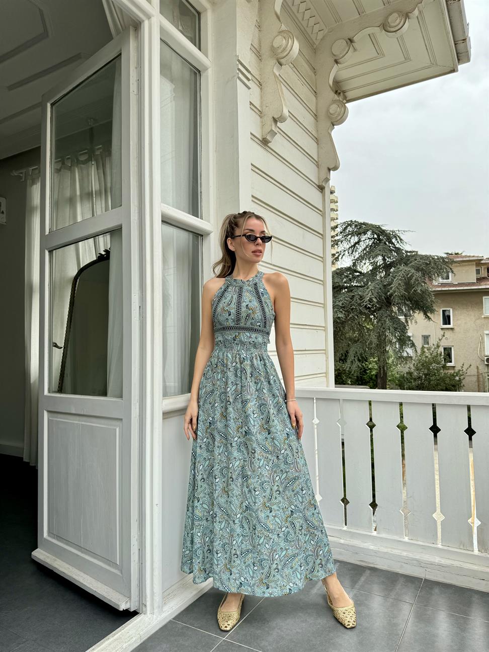 Yeşil Şal Desen Sırt Dekolte Yırtmaçlı Elbise