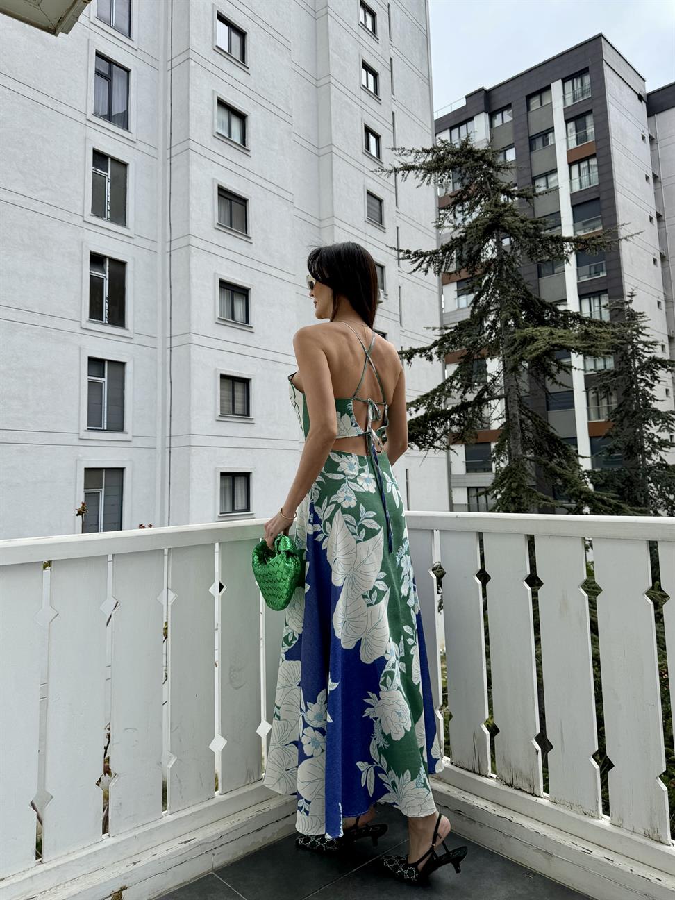 Yeşil Sırt Dekolteli Elbise