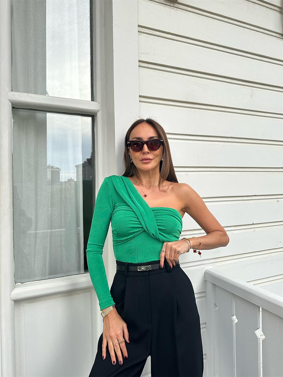 Yeşil Tek Kol Drapeli Bluz