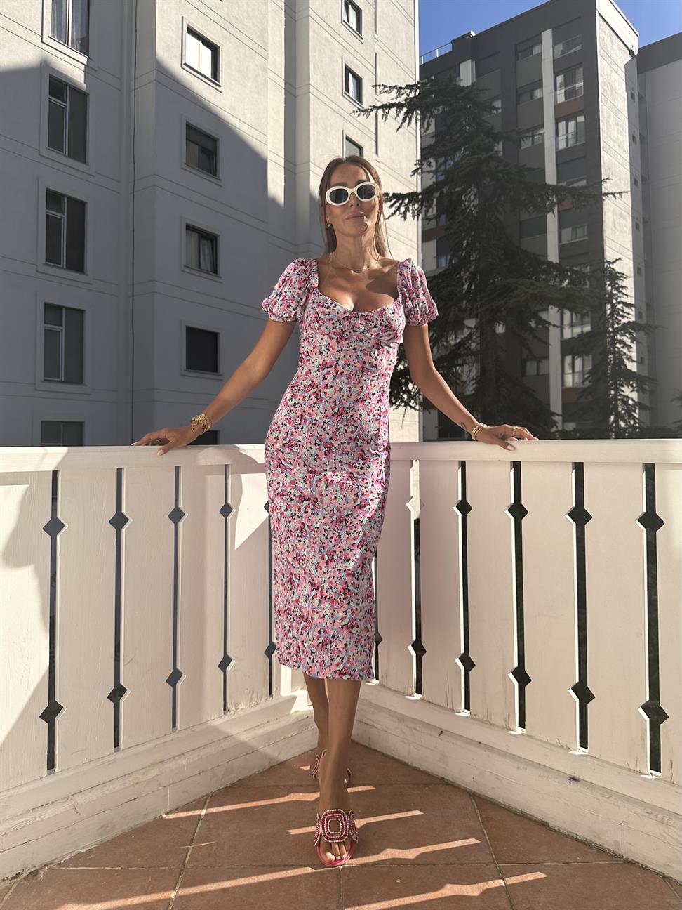 Yırtmaçlı Çiçekli Elbise