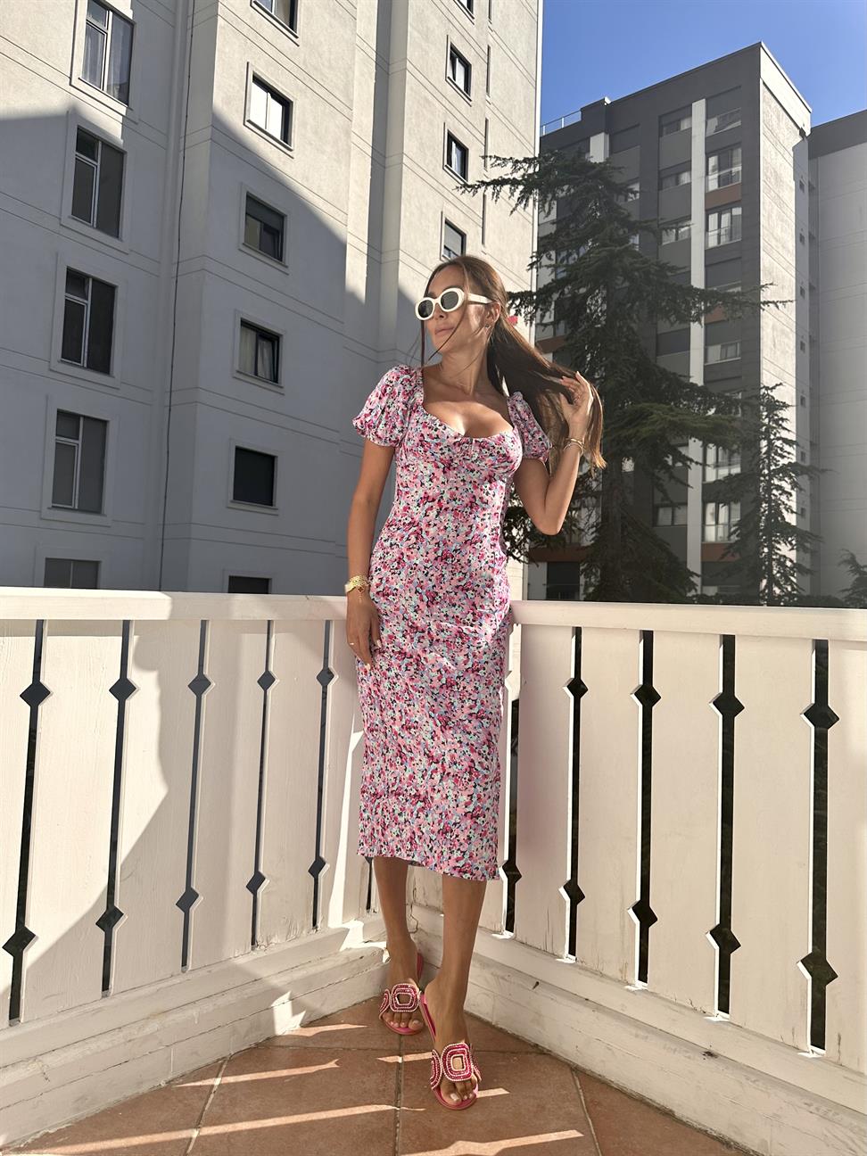 Yırtmaçlı Çiçekli Elbise