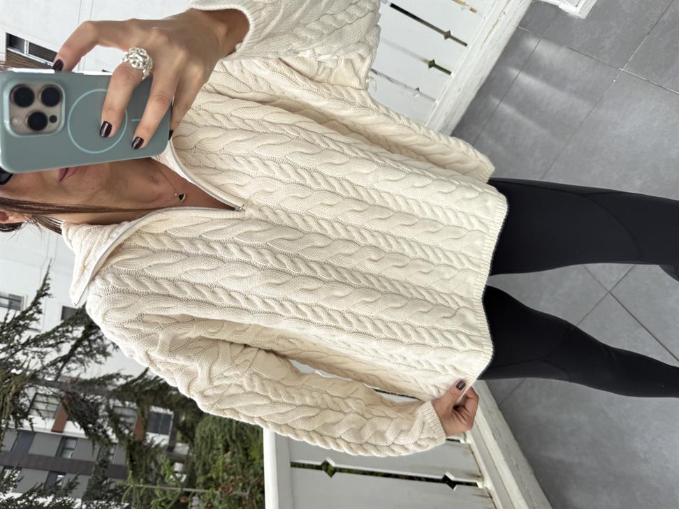 Ekru Yüksek Yaka Kazak