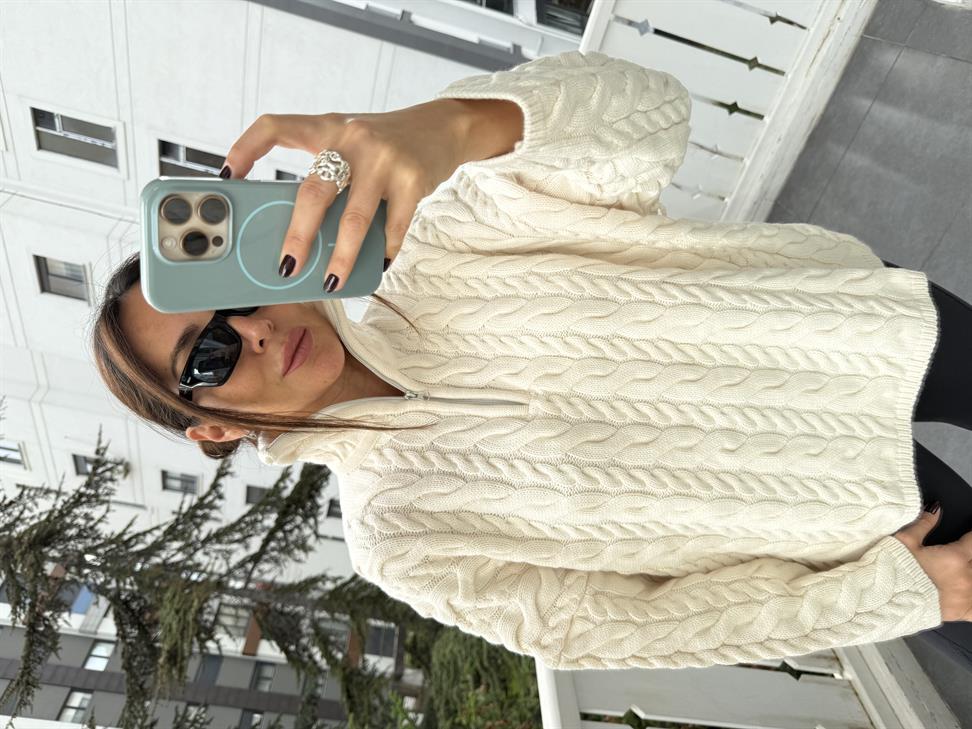 Ekru Yüksek Yaka Kazak