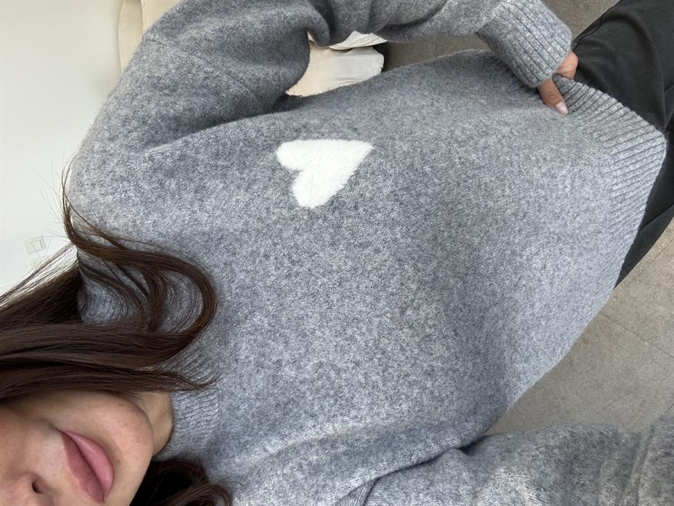 Yumuşak Dokulu Kalpli Triko Kazak