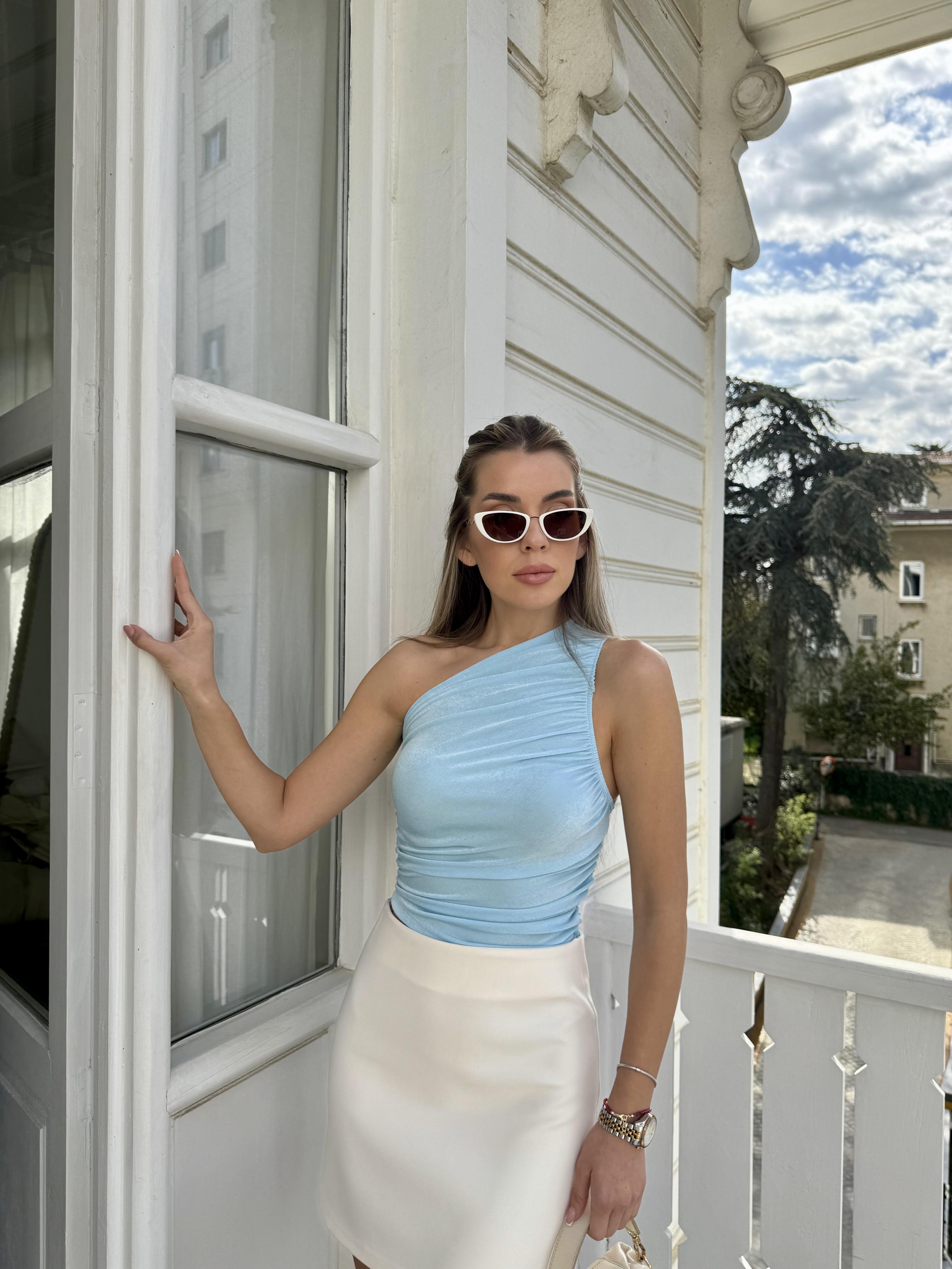 Açık Mavi Asimetrik Tek Omuz Bluz