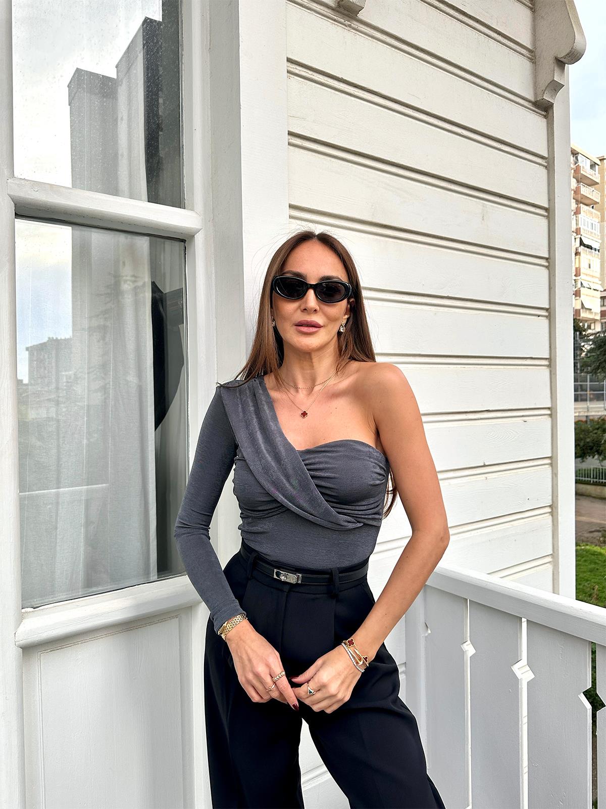 Antrasit Tek Kol Drapeli Bluz