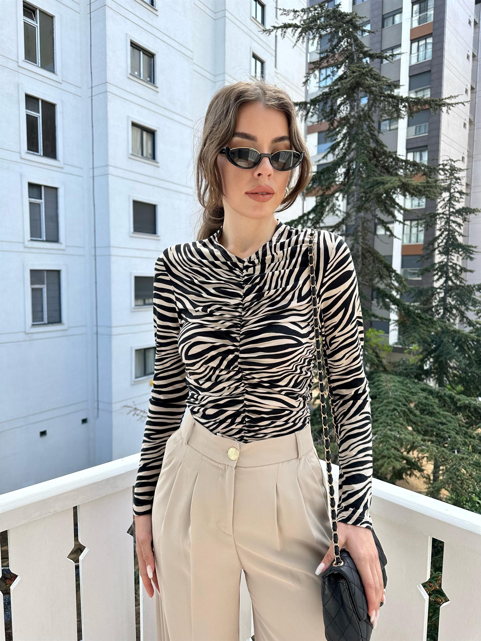 Bej Önü Büzgülü Bluz · 7
