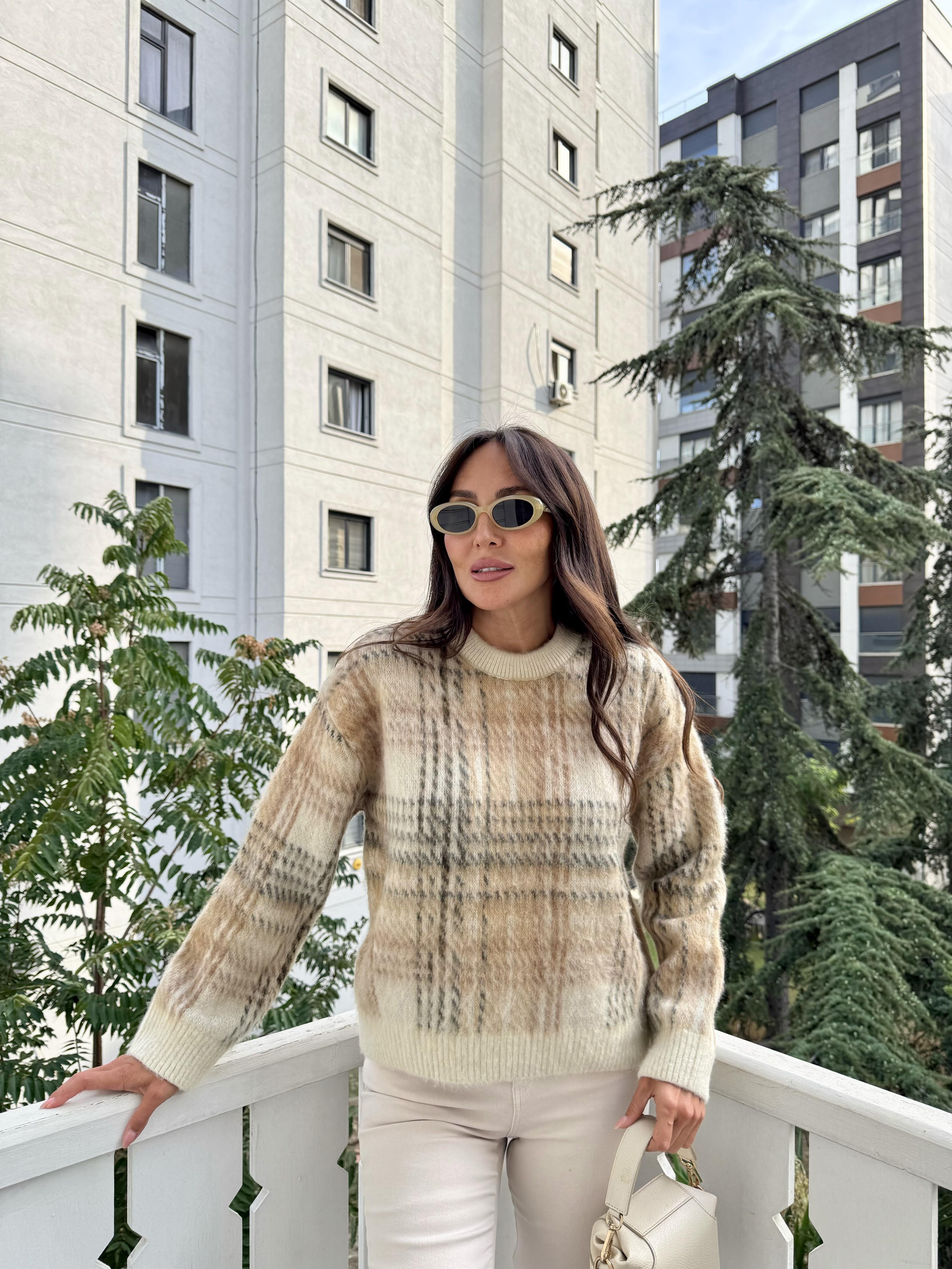 Bej Sakallı Ekoseli Kazak