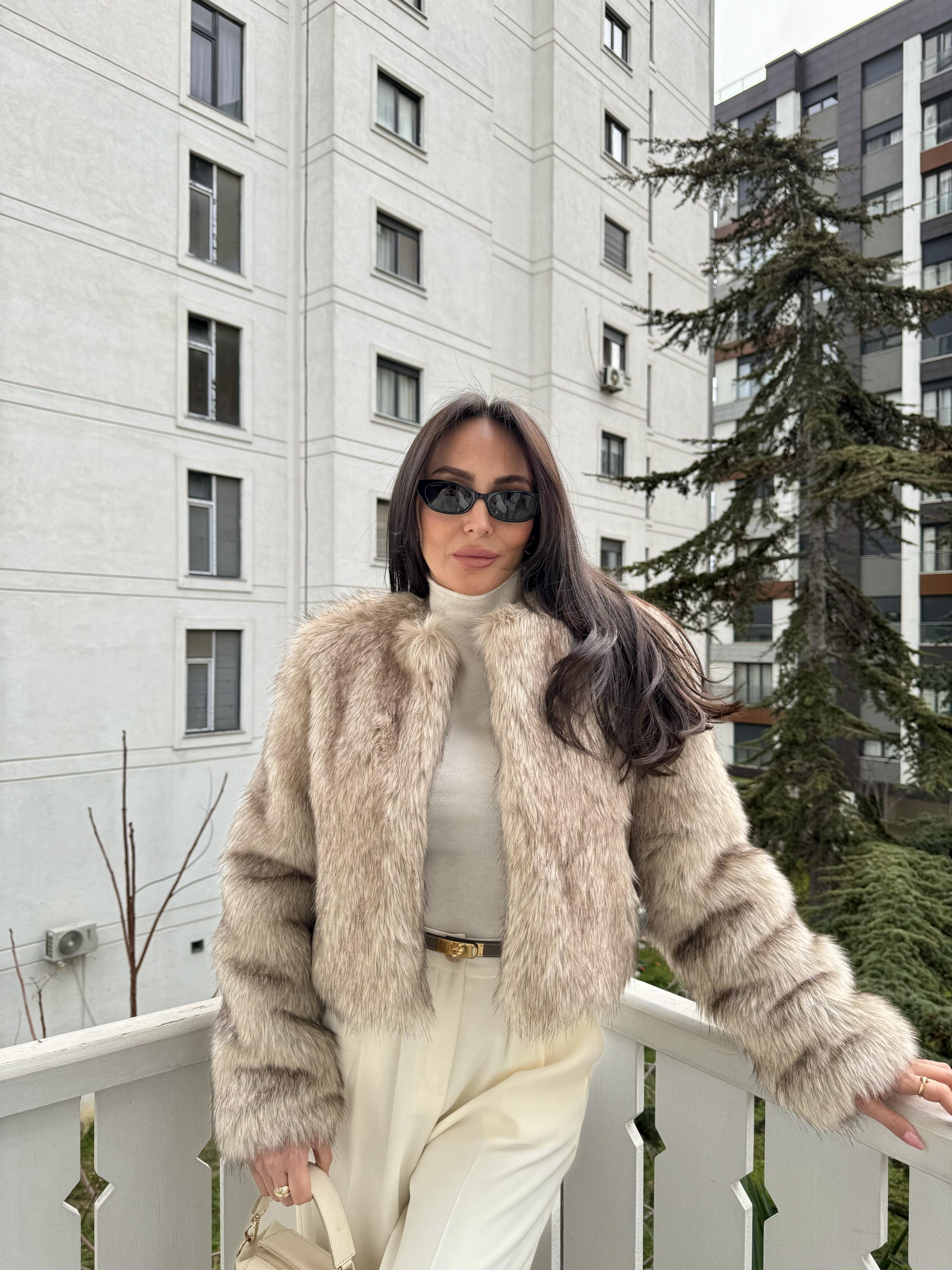 Bej Vegan Kısa Kürk Ceket