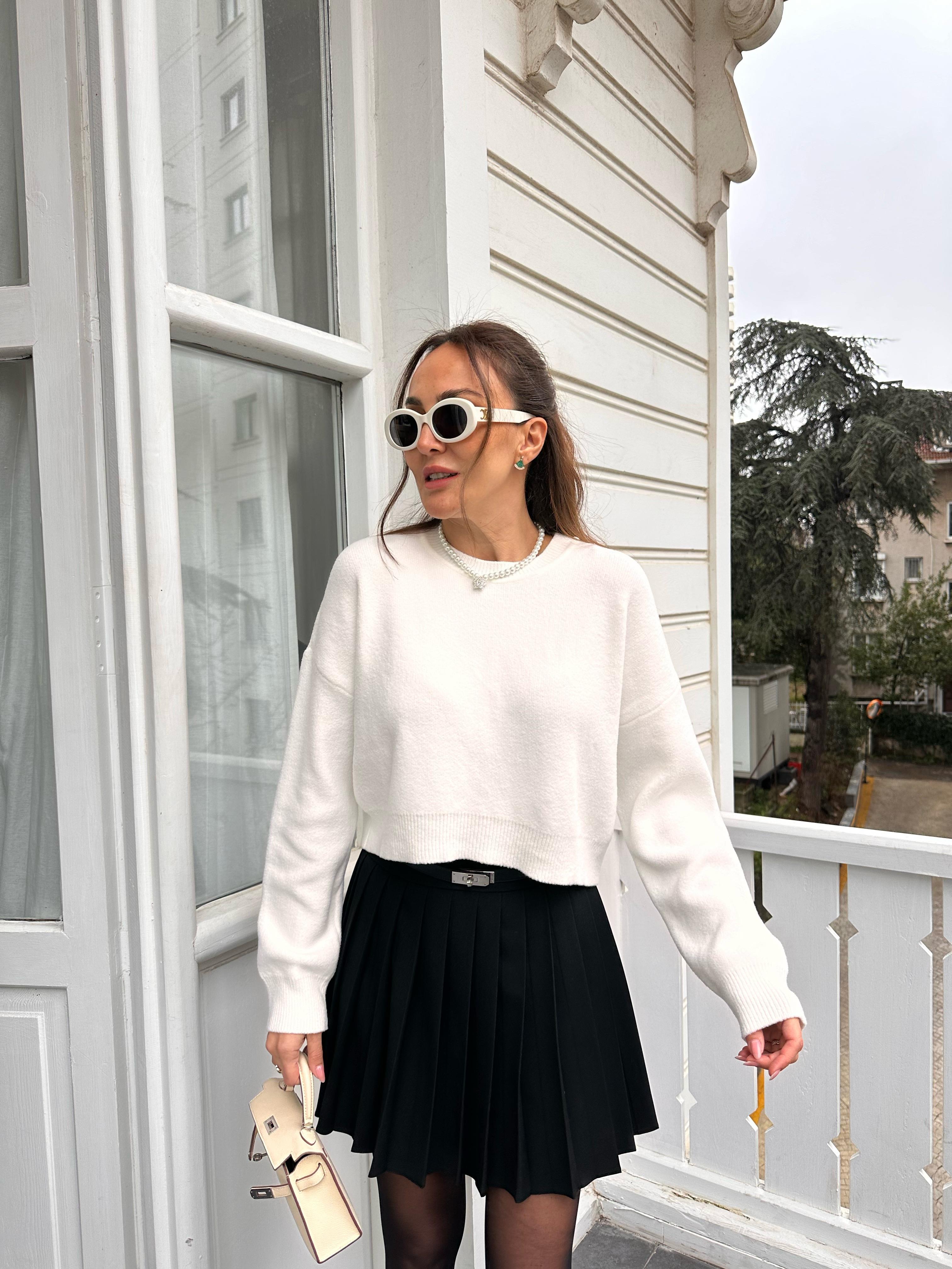 Beyaz Bisiklet Yaka Crop Kazak